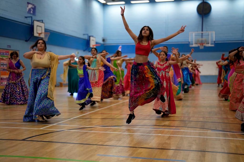 Performers rehearsing their Bollywood-style performance for Queen Elizabeth’s upcoming jubilee pageant in London. Photo: AP Performers rehearsing their Bollywood-style performance for Queen Elizabeth’s upcoming jubilee pageant in London. Photo: AP