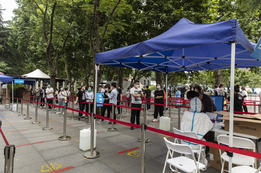 People line up to take Covid-19 tests outside a park in Shanghai, on Wednesday, June 1, 2022. Photo: Bloomberg People line up to take Covid-19 tests outside a park in Shanghai, on Wednesday, June 1, 2022. Photo: Bloomberg