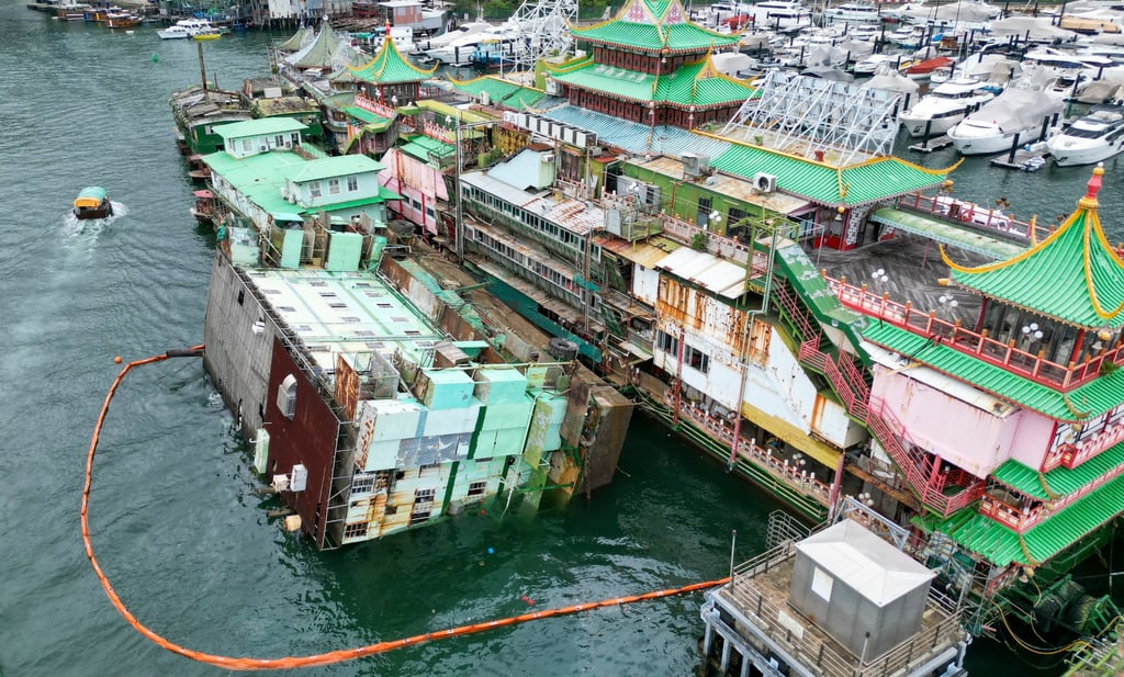 Jumbo Floating Restaurant’s kitchen barge capsized on Wednesday. Photo: Felix Wong