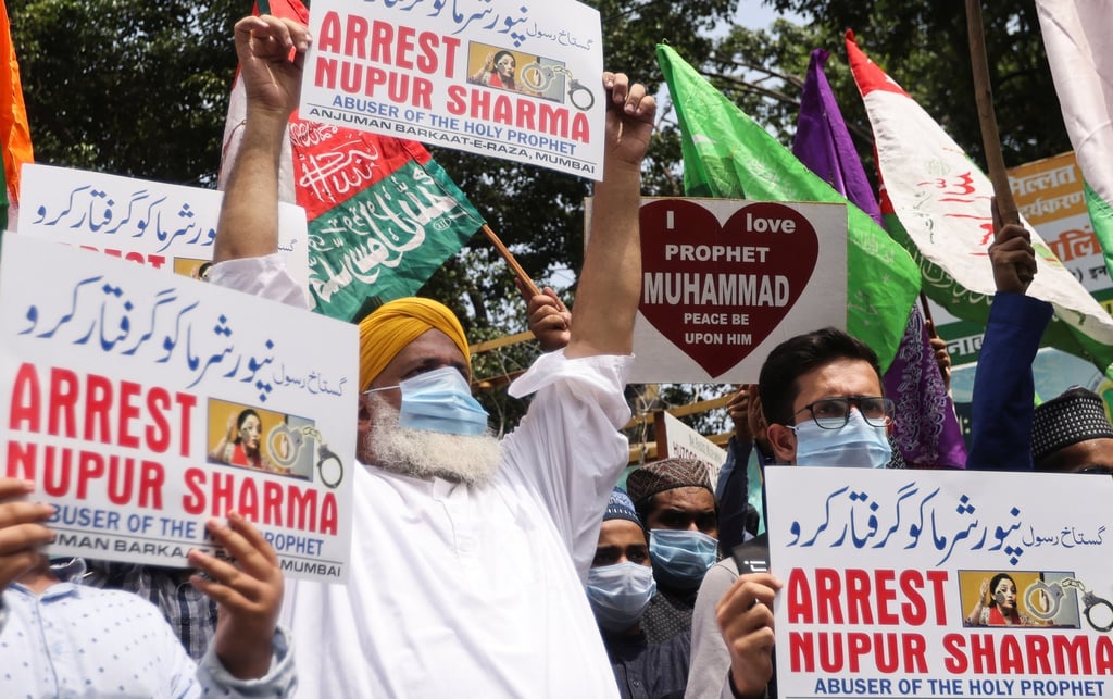 People holding placards in Mumbai, India shout slogans demanding the arrest of Bharatiya Janata Party (BJP) member Nupur Sharma. Photo: Reuters People holding placards in Mumbai, India shout slogans demanding the arrest of Bharatiya Janata Party (BJP) member Nupur Sharma. Photo: Reuters