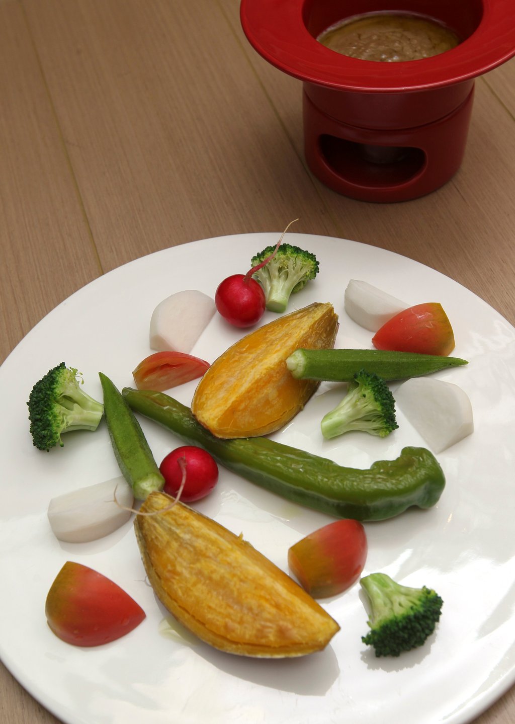 Bagna cauda sauce and vegetables from Trattoria Queen Hollywood In Sheung Wan, Hong Kong. Bagna cauda sauce and vegetables from Trattoria Queen Hollywood In Sheung Wan, Hong Kong.