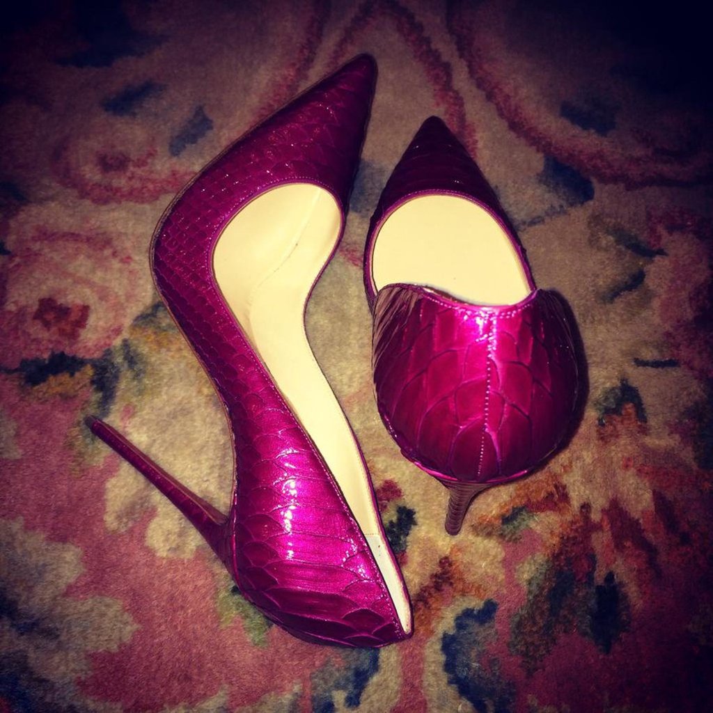 Melania Trump sure does love pink, and shared this pic of her feisty Louboutins, captioning it “Friday night #glamour #pinkheels @LouboutinWorld.” Photo: @Melaniatrump/Twitter