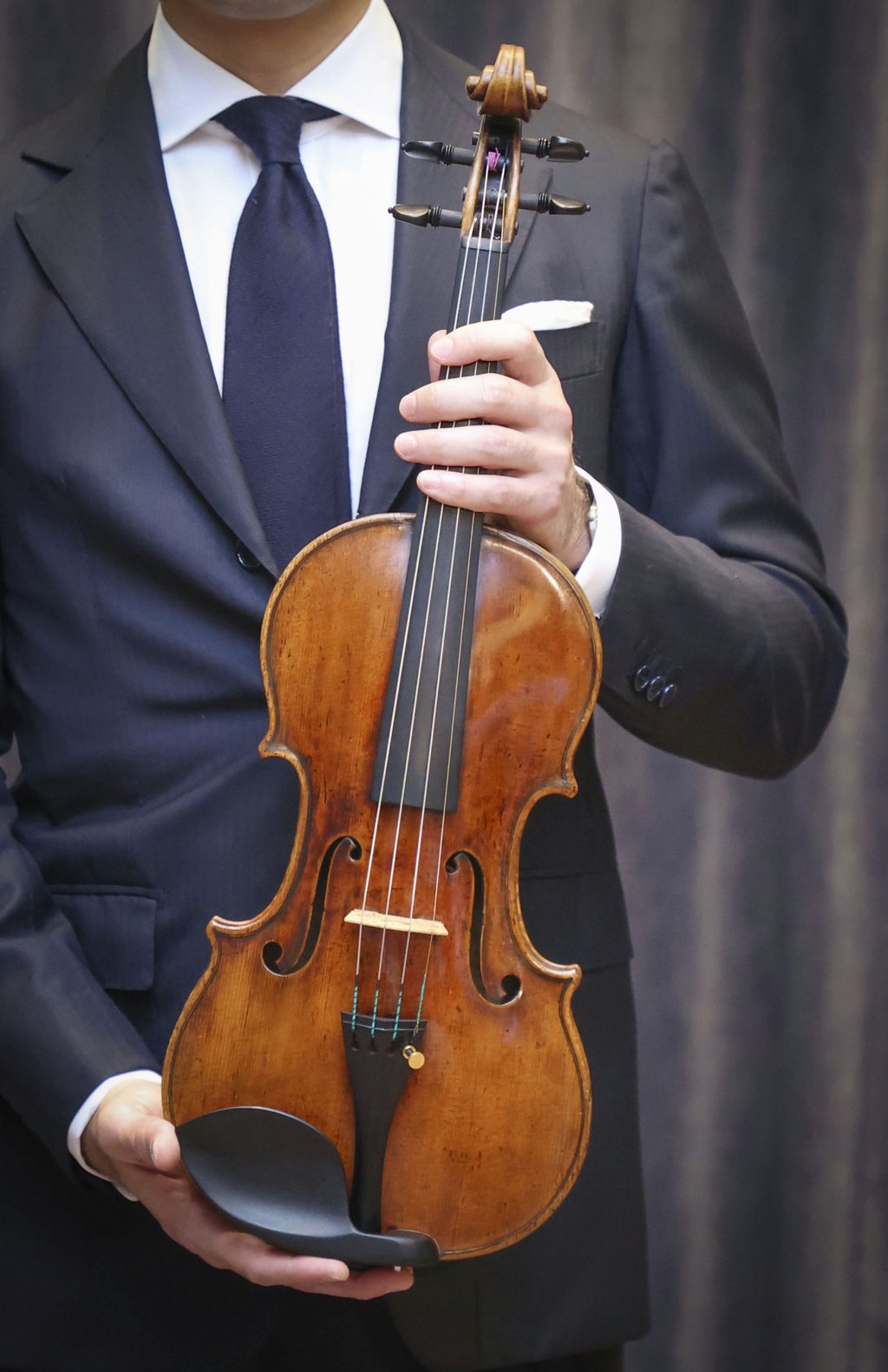 The violin, called ‘da Vinci, ex-Seidel’, sold for US$15.3 million at an auction in New York. Photo: Kyodo The violin, called ‘da Vinci, ex-Seidel’, sold for US$15.3 million at an auction in New York. Photo: Kyodo