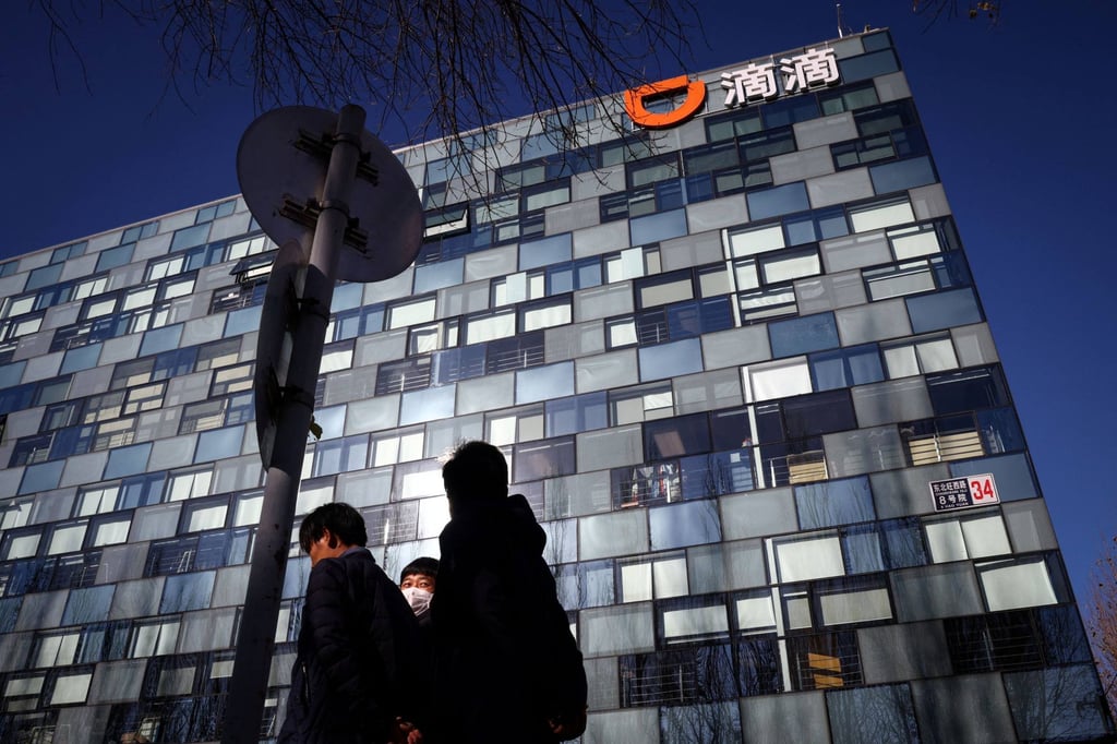People walk past the headquarters of Chinese ride-hailing services provider Didi Chuxing in Beijing on December 3, 2021. Photo: Reuters
