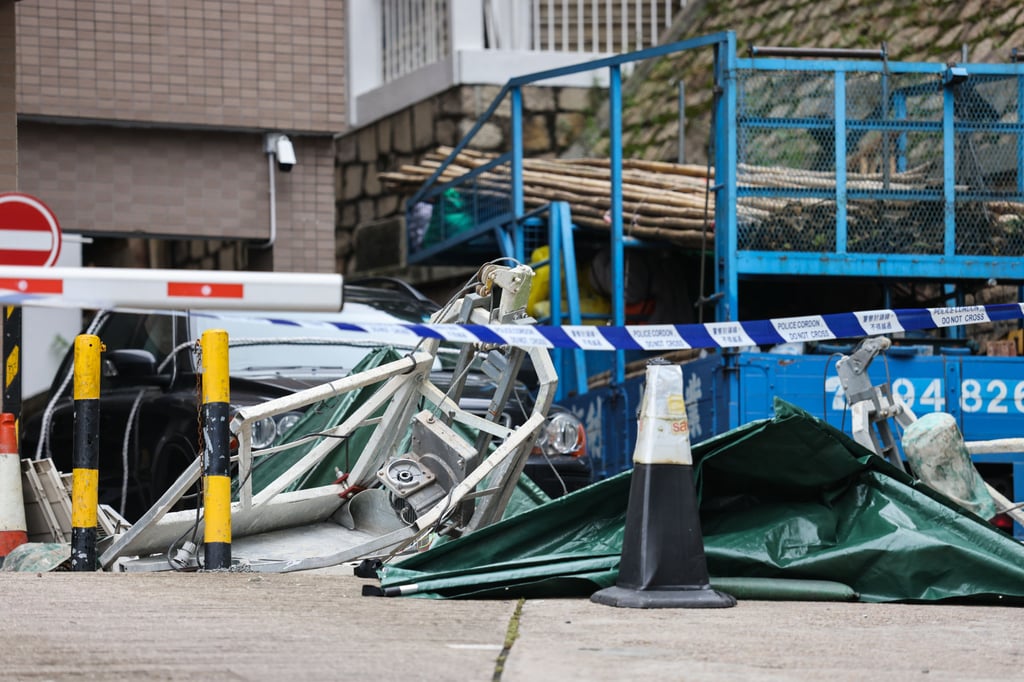The gondola broke into at least two pieces. Photo: Nora Tam
