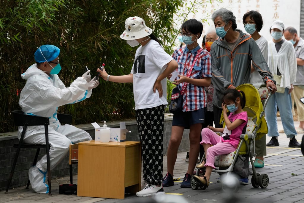 Beijing residents line up for mass testing on Monday. Photo: AP Photo