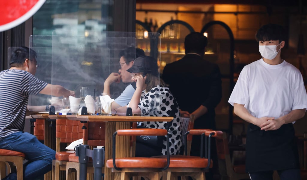 With the number of daily Covid-19 cases remaining stubbornly high, Hong Kong authorities have opted for the RAT strategy rather than rolling back a phased reopening of social and economic activity. Photo: Dickson Lee With the number of daily Covid-19 cases remaining stubbornly high, Hong Kong authorities have opted for the RAT strategy rather than rolling back a phased reopening of social and economic activity. Photo: Dickson Lee