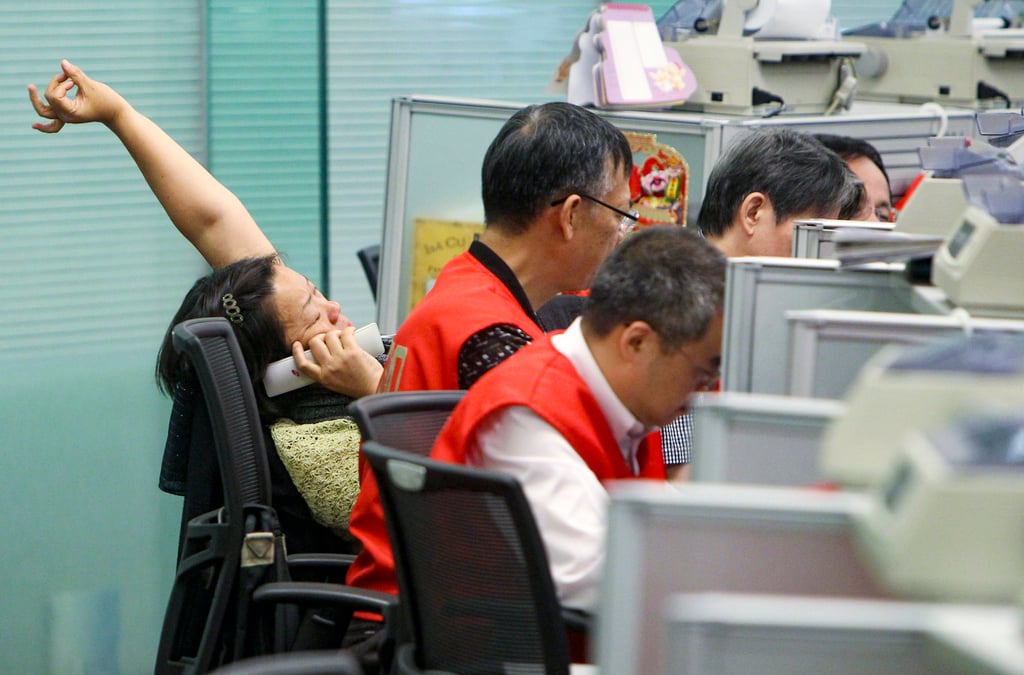 Traders working in the trading hall of Stock Exchange of Hong Kong in Central in August 2011. Brokerages once needed locations in close proximity to the exchange to facilitate paper-based trading and settlement. Photo: SCMP