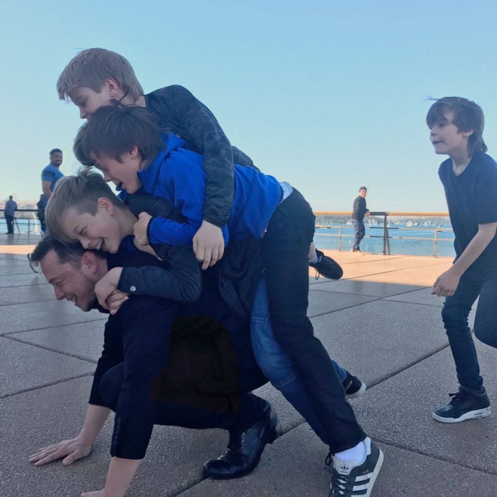 Elon Musk with his children having fun. Photo: @amberheard/Instagram