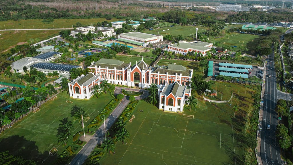 BISP’s 18-hectare campus features an extensive range of facilities, including four sports academies, which offer students an extensive extracurricular programme and enable the school to host international sports events. BISP’s 18-hectare campus features an extensive range of facilities, including four sports academies, which offer students an extensive extracurricular programme and enable the school to host international sports events.