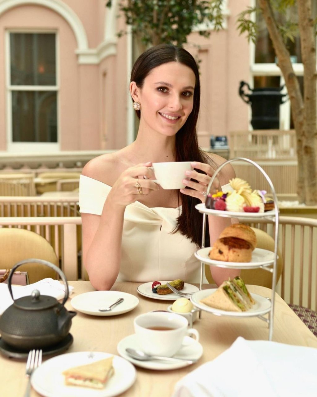 Caroline Byron is a model-turned-chef. Photo: @simplycaro/Instagram