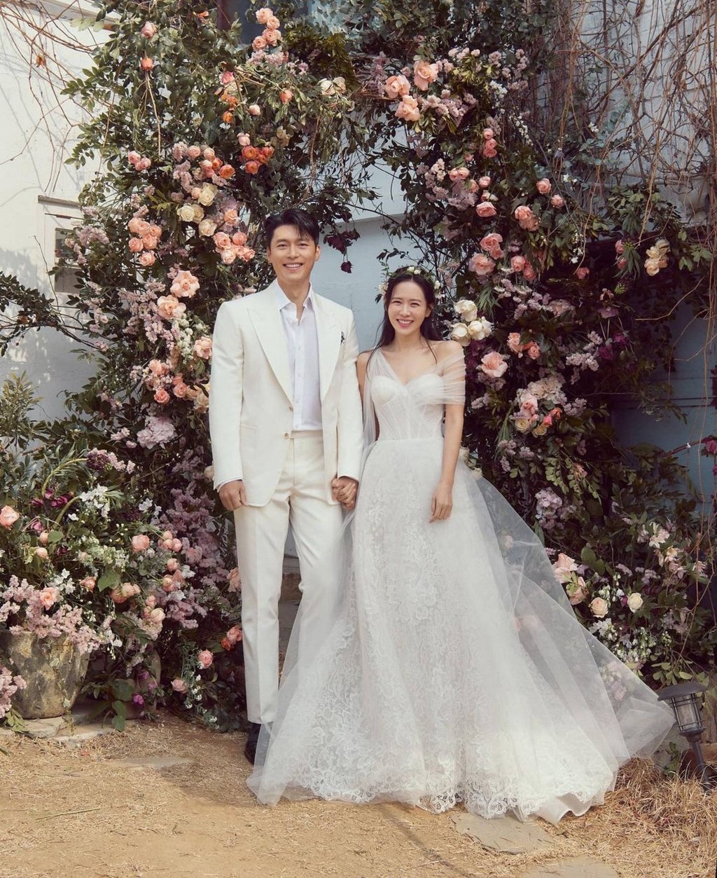 Hyun Bin and Son Ye-jin, aka BinJin, appeared to have a dream wedding. Photo: @verawanggang/Instagram Hyun Bin and Son Ye-jin, aka BinJin, appeared to have a dream wedding. Photo: @verawanggang/Instagram