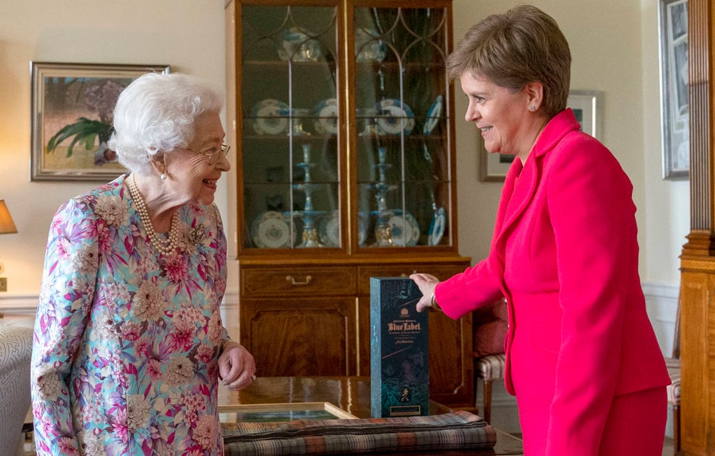Scottish leader Nicola Sturgeon (right) presenting Queen Elizabeth with a bottle of top-end Johnnie Walker Blue Label whisky. Photo: AFP