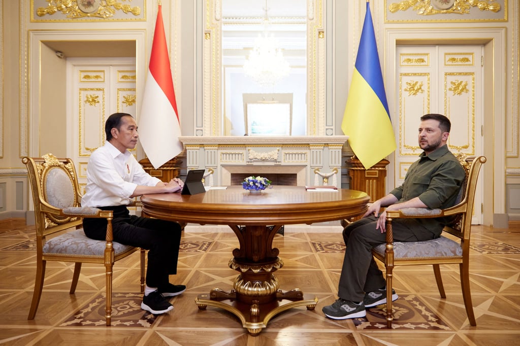 Indonesian President Joko Widodo and Ukraine’s President Volodymyr Zelenskiy meet in Kyiv on June 29, 2022. Photo: Ukrainian Presidential Press Service via Reuters Indonesian President Joko Widodo and Ukraine’s President Volodymyr Zelenskiy meet in Kyiv on June 29, 2022. Photo: Ukrainian Presidential Press Service via Reuters