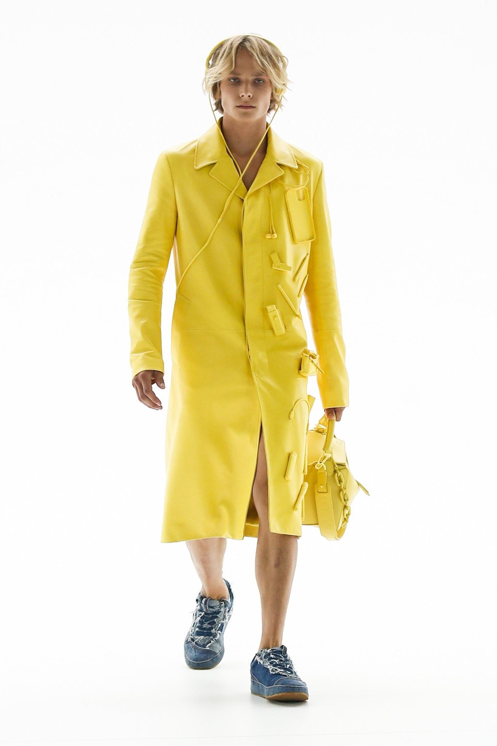 A striking yellow look from the spring/summer 2022-2023 men’s collection by British designer Jonathan William Anderson for the Loewe fashion house, presented during the Paris Fashion Week, in Paris, France, on June 25. Photo: EPA-EFE