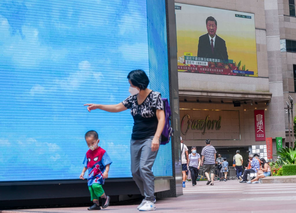 Chinese President Xi Jinping is seen on a large screen in Causeway Bay on Thursday. Photo: Sam Tsang Chinese President Xi Jinping is seen on a large screen in Causeway Bay on Thursday. Photo: Sam Tsang