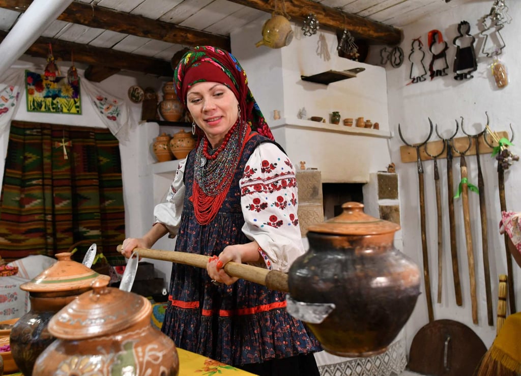 Ukrainian ethnologist and historian Olena Shcherban, who studies borscht and has 365 of its unique recipes from all over Ukraine in her private collection, cooks the soup in clay pots in a wood stove in the village of Opishnya in November 2020. Photo: AFP Ukrainian ethnologist and historian Olena Shcherban, who studies borscht and has 365 of its unique recipes from all over Ukraine in her private collection, cooks the soup in clay pots in a wood stove in the village of Opishnya in November 2020. Photo: AFP