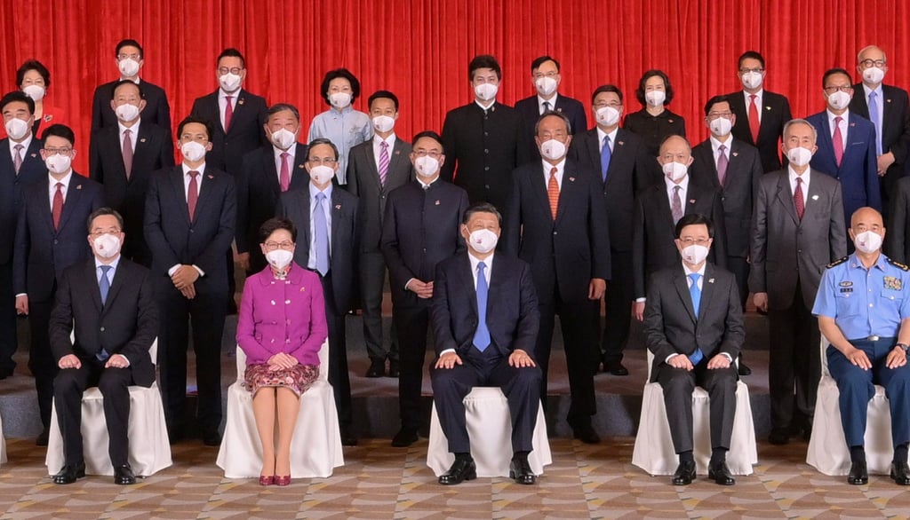 Steven Ho (back row, fifth from left) poses for a group photo with Chinese President Xi Jinping (front row, centre) on Thursday. Photo Handout