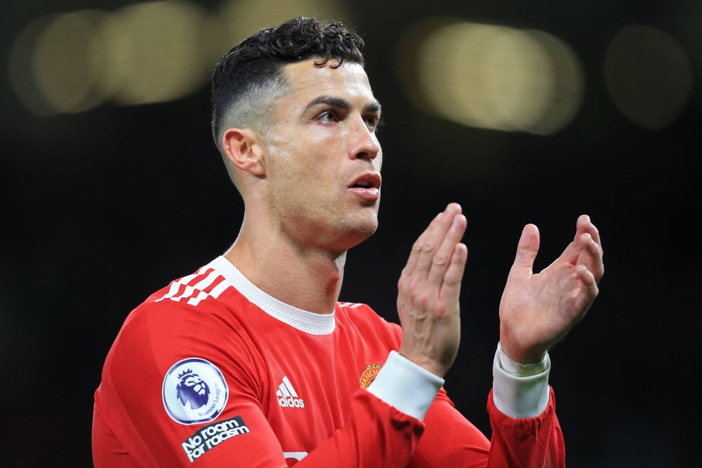 Cristiano Ronaldo applauds supporters after the Premier League match against Chelsea. Photo: AFP Cristiano Ronaldo applauds supporters after the Premier League match against Chelsea. Photo: AFP