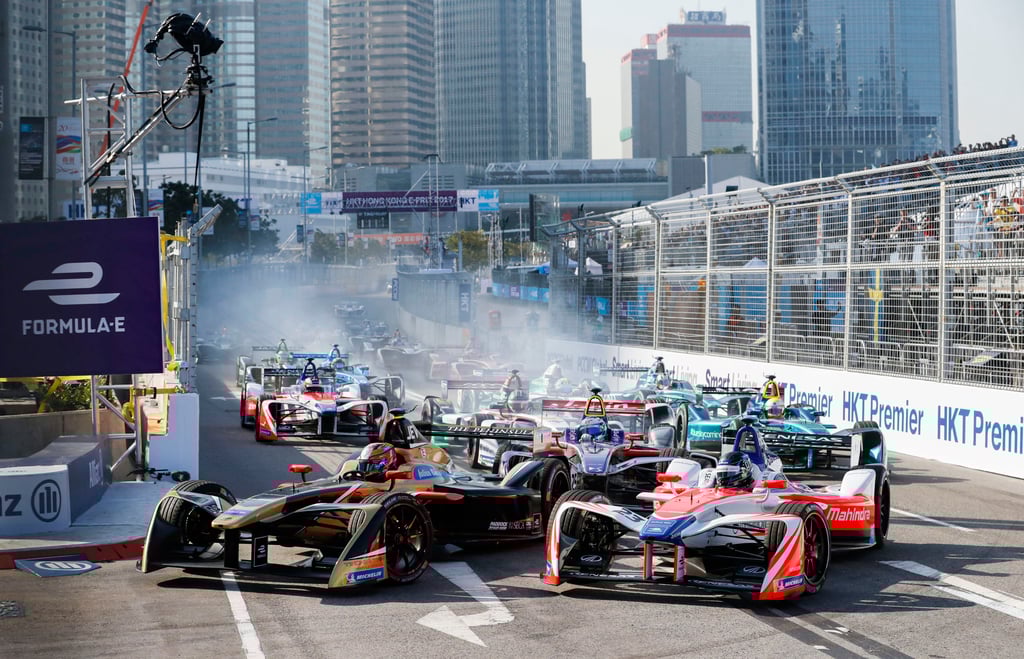 The first lap of the first race at the Formula E Hong Kong ePrix at Central harbourfront. Photo: Edward Wong