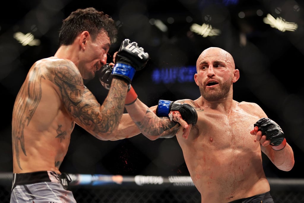 Alexander Volkanovski punches Max Holloway in their trilogy bout. Photo: AFP