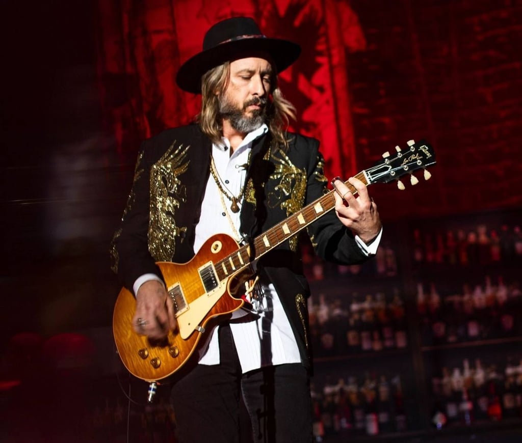 Chris Robinson performing on The Black Crowes anniversary tour. Photo: @crblive/Instagram Chris Robinson performing on The Black Crowes anniversary tour. Photo: @crblive/Instagram