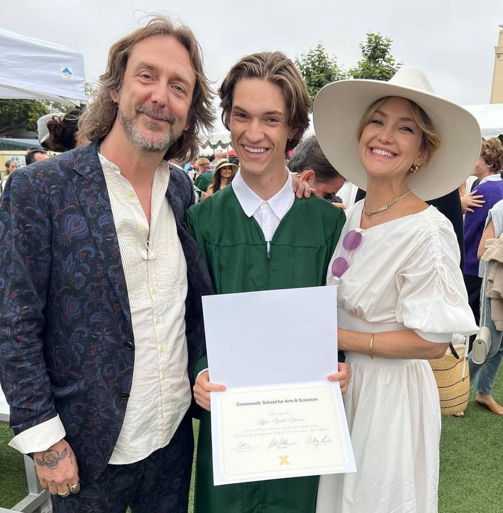 Meet Kate Hudson's multitalented teenage son, Ryder Robinson: the 18 year  old just celebrated his one-year anniversary with girlfriend Iris Apatow,  and wants to be a rock star like his dad Chris |, image size:1024x1045