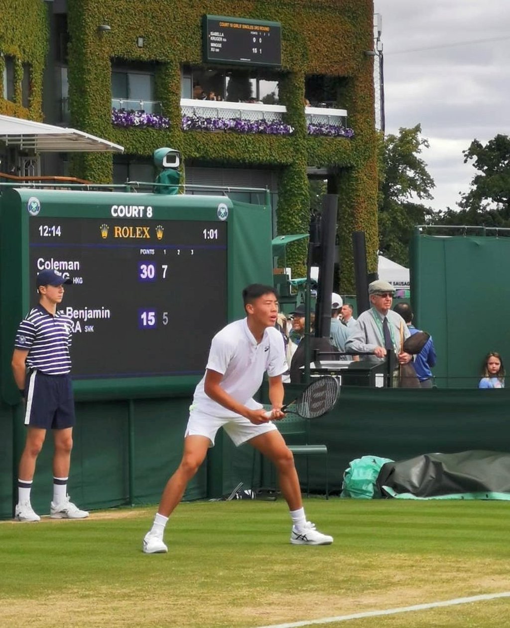 Coleman Wong beat Peter Privara 7-5, 7-5 to reach the quarter-finals of the boys singles at Wimbledon.