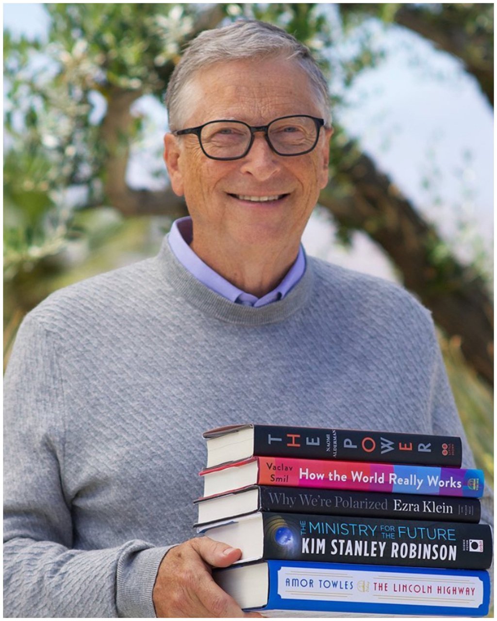 In-flight reading at the ready. Photo: @thisisbillgates/Instagram In-flight reading at the ready. Photo: @thisisbillgates/Instagram