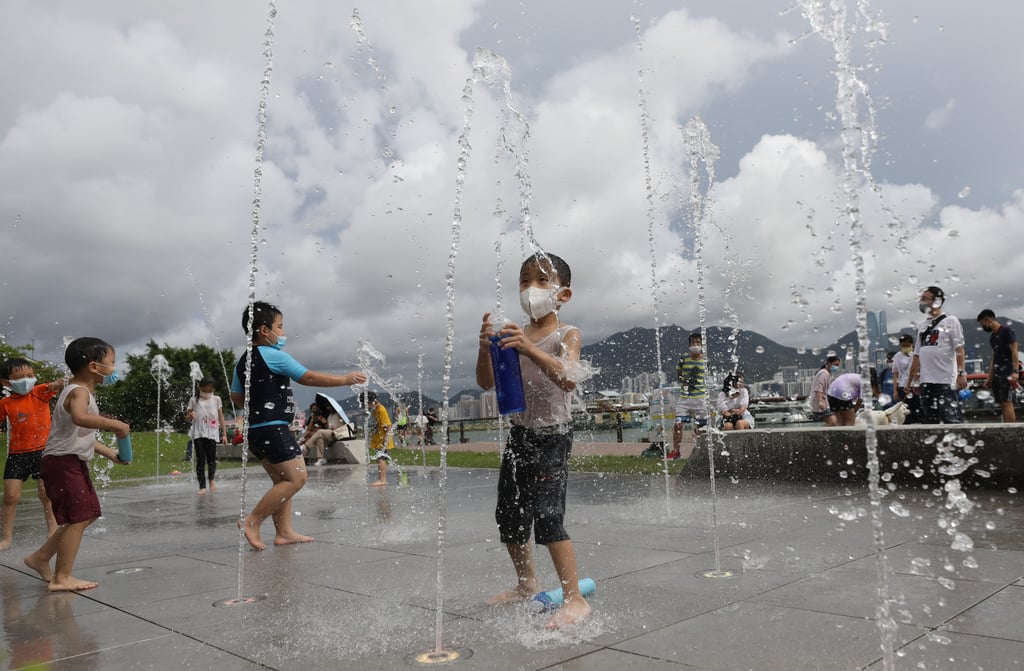 Children cool off in Kwun Tong. Certain parts of Hong Kong registered temperatures of over 35 degrees Celsius. Photo: Xiaomei Chen Children cool off in Kwun Tong. Certain parts of Hong Kong registered temperatures of over 35 degrees Celsius. Photo: Xiaomei Chen