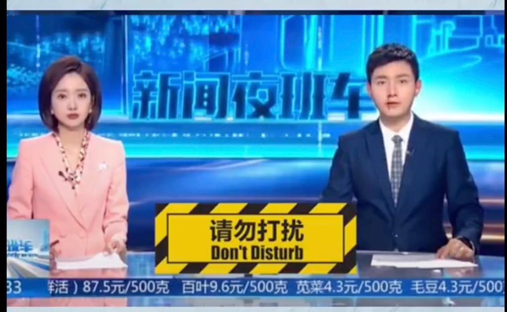 Many people asked why he had to keep reading and why his co-host did not over. Photo: Weibo Many people asked why he had to keep reading and why his co-host did not over. Photo: Weibo