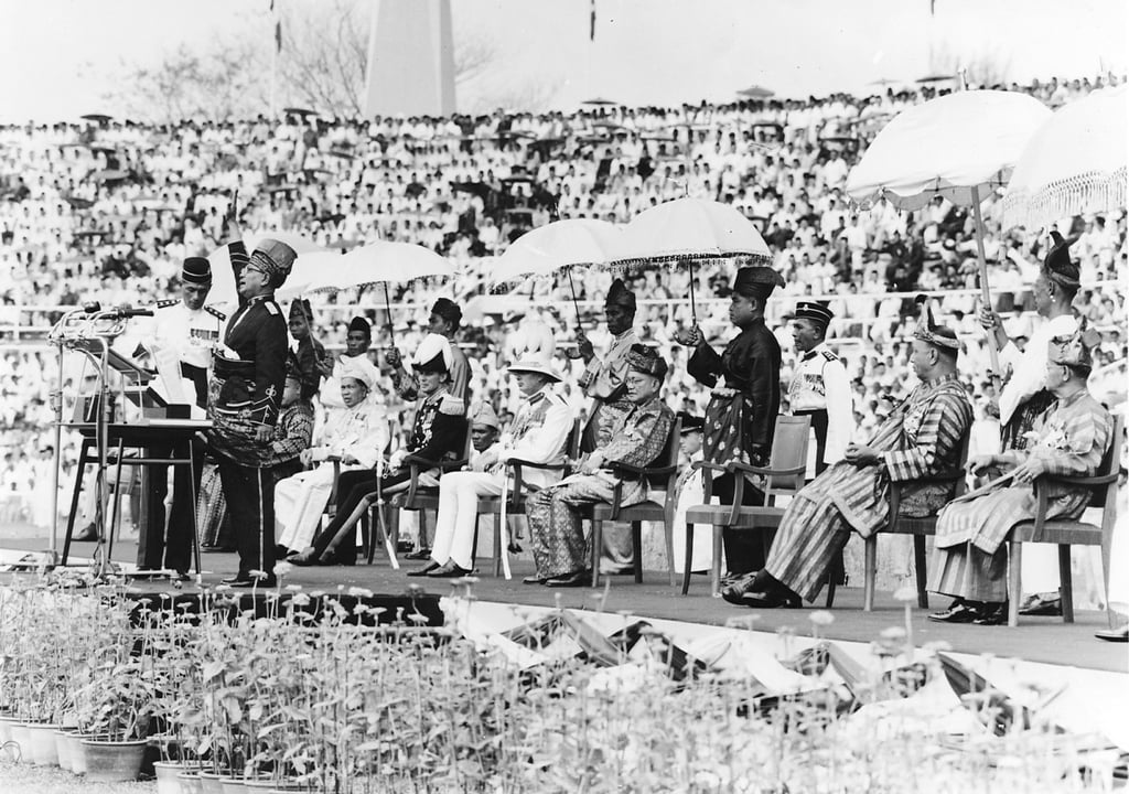 A 1957 photo showing Malaysia’s first Prime Minister Tunku Abdul Rahman (2nd L) declaring his country’s independence from British rule. Photo: via AFP
