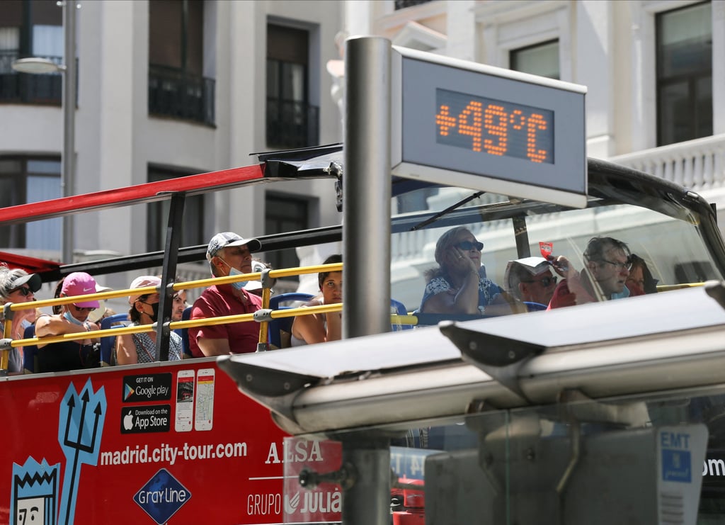 A tourist bus rides past a thermometer displaying 49 Celsius degrees at Gran Via during the second heatwave of the year in Madrid, Spain on July 15. Photo: Reuters A tourist bus rides past a thermometer displaying 49 Celsius degrees at Gran Via during the second heatwave of the year in Madrid, Spain on July 15. Photo: Reuters
