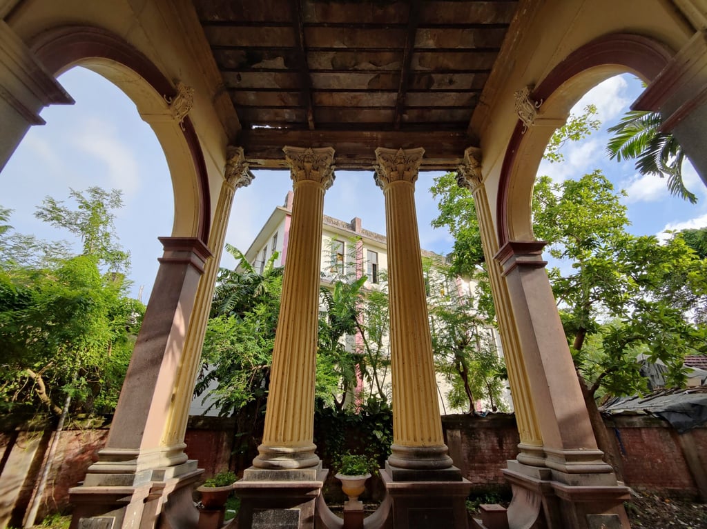 The Belgachia Rajbari in North Kolkata is somewhat derelict, but the old palace’s former glory can be seen in its imposing columns, shuttered windows and magnificent rooms. Photo: Kalpana Sunder