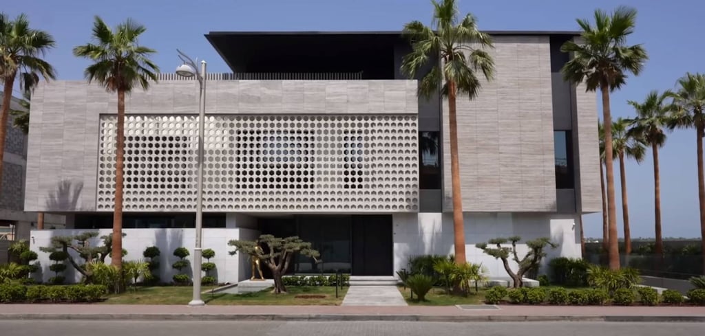 You’d never guess from the outside that this Palm Jumeirah Island, Dubai mansion had 14 supercars inside. Photo: Supercar Blondie/YouTube