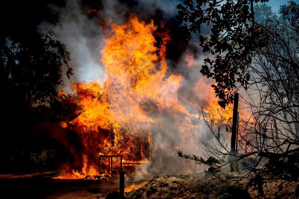 Flames from the Oak Fire consume a home on Triangle Road in Mariposa County, Calif., Saturday, July 23, 2022. (AP Photo/Noah Berger) Flames from the Oak Fire consume a home on Triangle Road in Mariposa County, Calif., Saturday, July 23, 2022. (AP Photo/Noah Berger)
