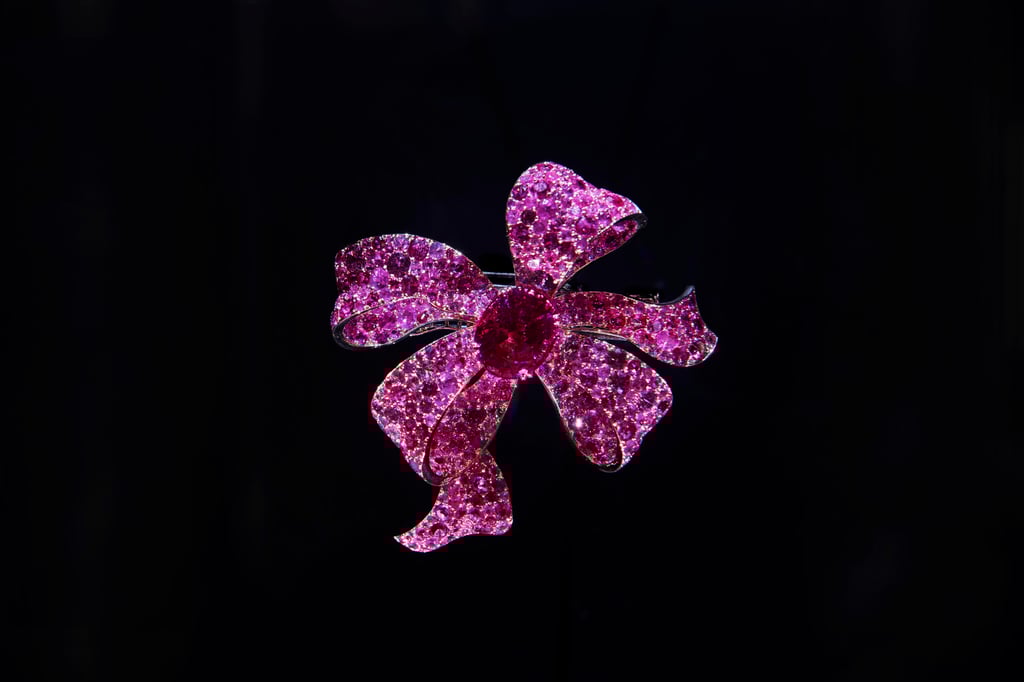 Anna Hu’s Boldini Bow brooch takes inspiration from the popular art deco Edwardian bow design, with pink sapphires. Anna Hu’s Boldini Bow brooch takes inspiration from the popular art deco Edwardian bow design, with pink sapphires.