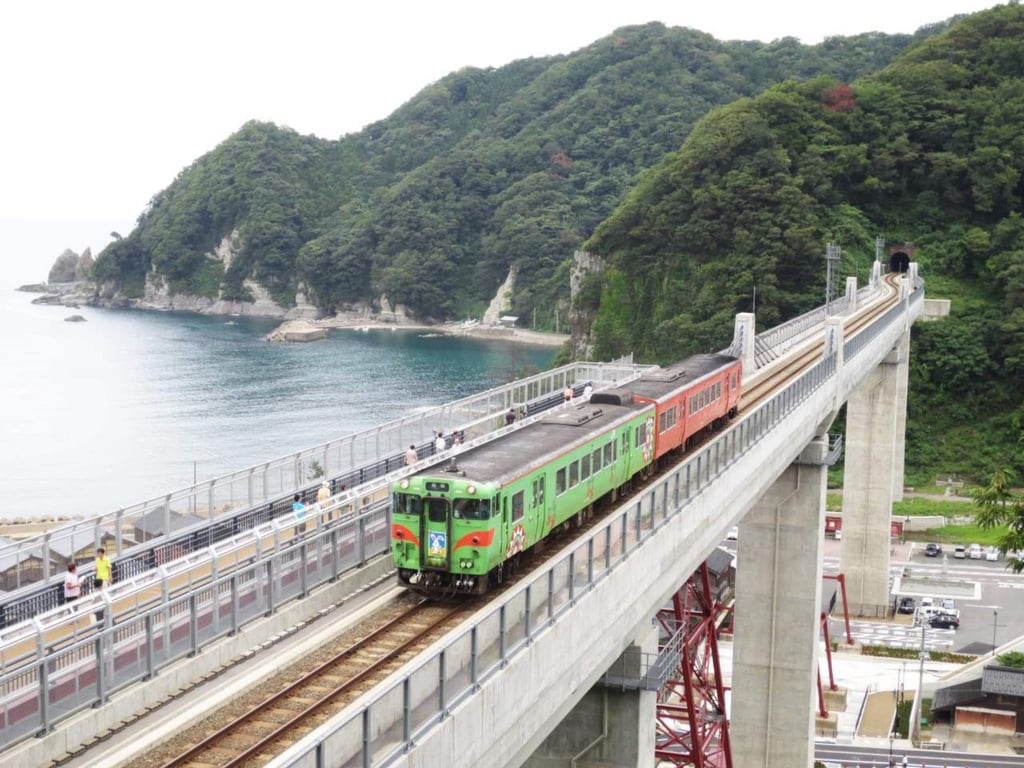 Amarube, a coastal resort town in Hyogo Prefecture known for its railway viaduct, is one of seven possible destinations for JR Rail West Saikoro Ticket travellers from Osaka. Photo: Kansai-Guide Amarube, a coastal resort town in Hyogo Prefecture known for its railway viaduct, is one of seven possible destinations for JR Rail West Saikoro Ticket travellers from Osaka. Photo: Kansai-Guide