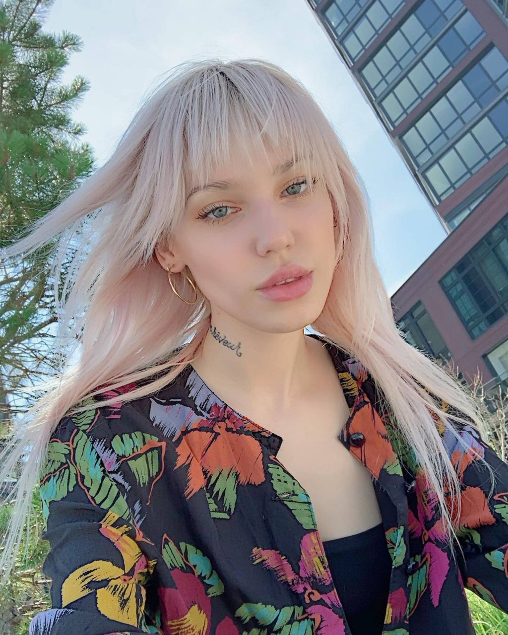 Kirra Hughes was born in a small town in California. Photo: @middakidda/Instagram