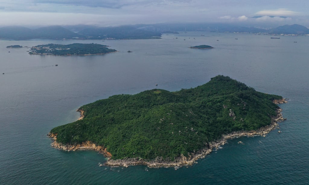 Man-made islands will be built in the sea near Sunshine Island, Peng Chau (back left) and Siu Kau Yi Chau (back right). Photo: Martin Chan Man-made islands will be built in the sea near Sunshine Island, Peng Chau (back left) and Siu Kau Yi Chau (back right). Photo: Martin Chan