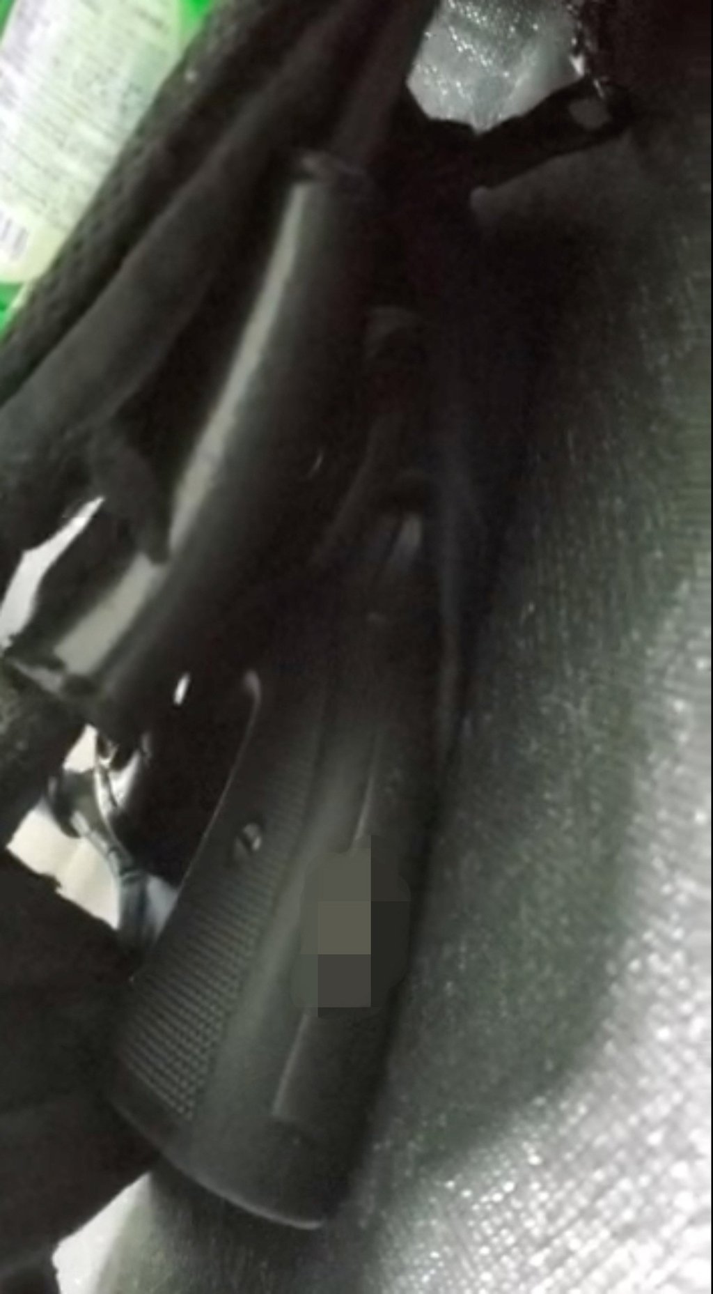 A close-up of the gun’s handle can be seen in the clip. Photo: Handout A close-up of the gun’s handle can be seen in the clip. Photo: Handout