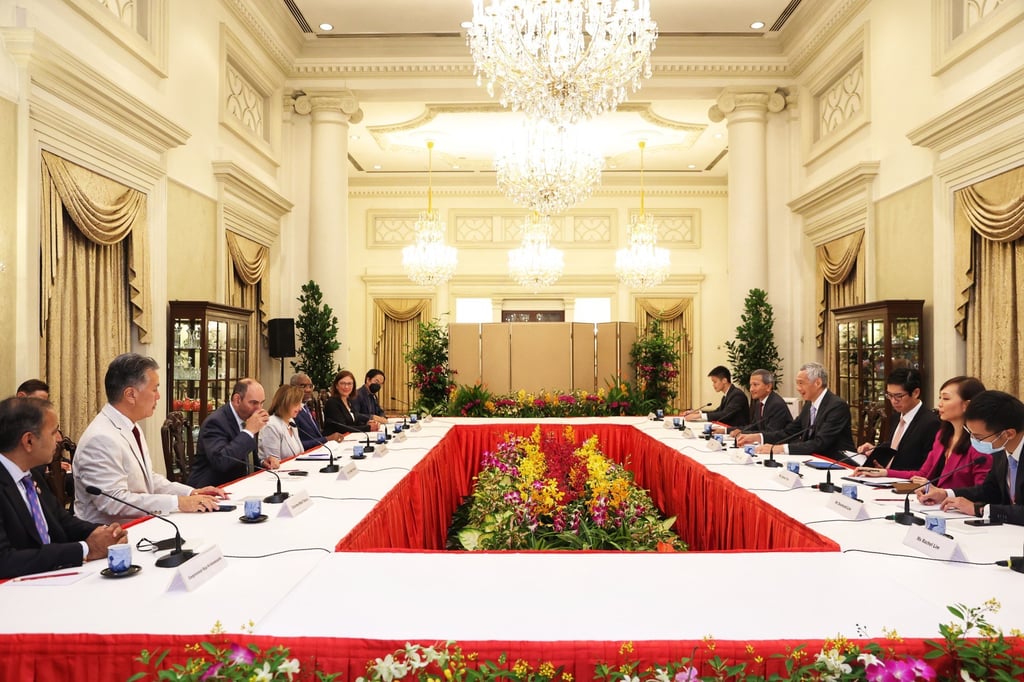 US Speaker of the House Nancy Pelosi (fourth from left) and Singapore’s PM Lee Hsien Loong (fourth from right) meet at the Istana Presidential Palace in Singapore on August 1, 2022. Photo: EPA-EFE/Singapore MCI US Speaker of the House Nancy Pelosi (fourth from left) and Singapore’s PM Lee Hsien Loong (fourth from right) meet at the Istana Presidential Palace in Singapore on August 1, 2022. Photo: EPA-EFE/Singapore MCI