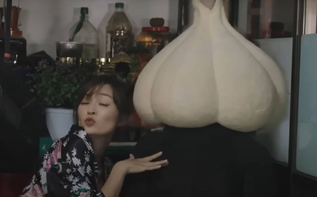 A screen grab from the advert for “Hongsan” garlic. The original video was viewed about 190,000 times before being removed. Photo: YouTube / 굿모닝충청_핫클릭