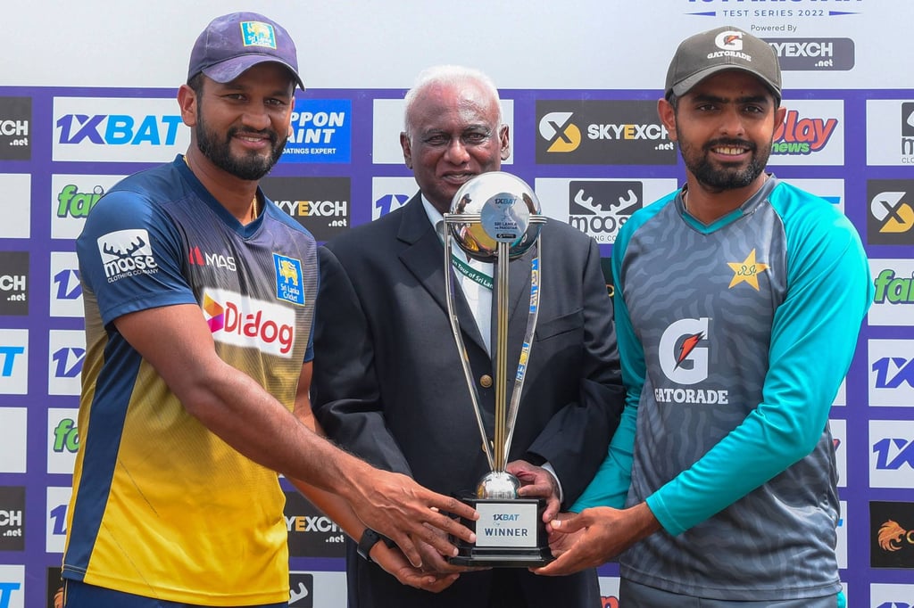 Sri Lanka’s captain Dimuth Karunaratne (left) and Pakistan’s captain Babar Azam pose with the Test trophy after Sri Lanka won the second cricket Test match against Pakistan. Photo: AFP Sri Lanka’s captain Dimuth Karunaratne (left) and Pakistan’s captain Babar Azam pose with the Test trophy after Sri Lanka won the second cricket Test match against Pakistan. Photo: AFP