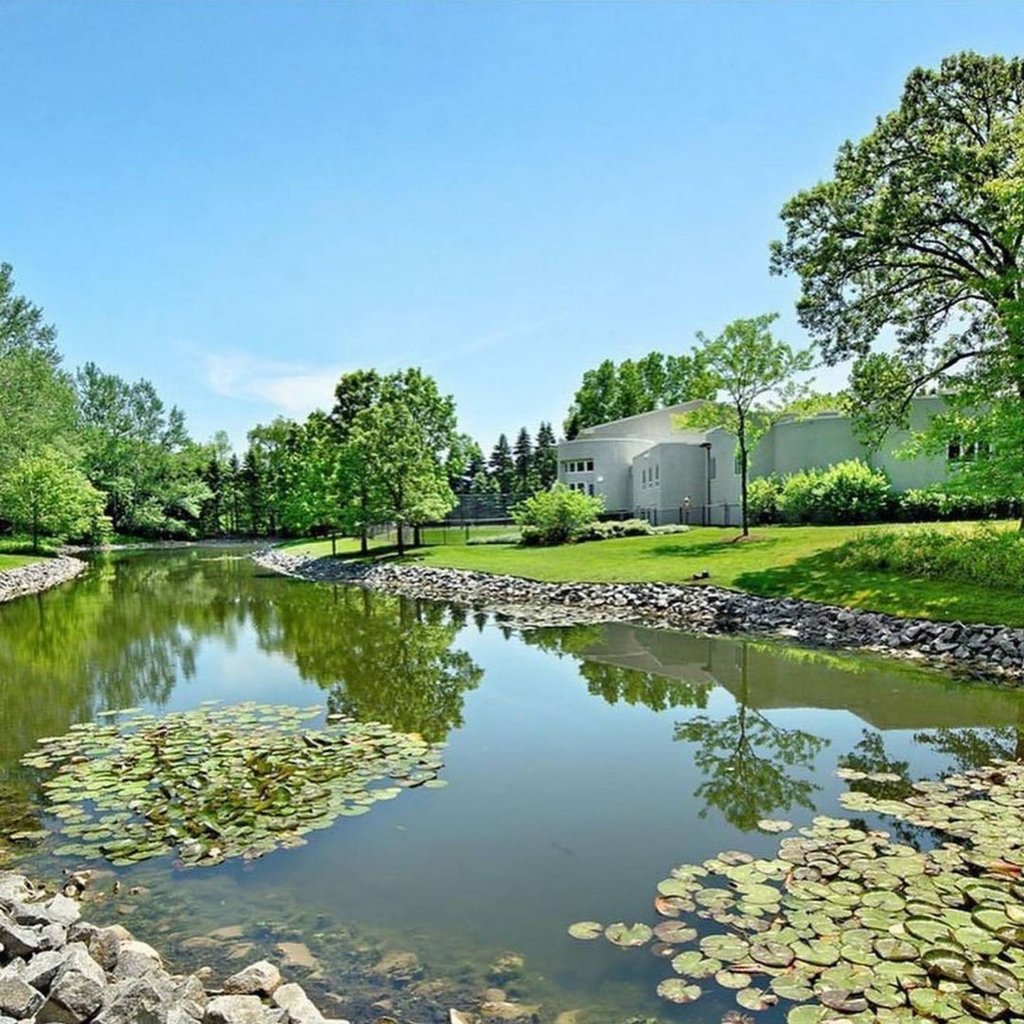Michael Jordan’s Chicago mansion has sprawling grounds including a fishing pond and a tennis court. Photo: @michael_jordann_/Instagram Michael Jordan’s Chicago mansion has sprawling grounds including a fishing pond and a tennis court. Photo: @michael_jordann_/Instagram