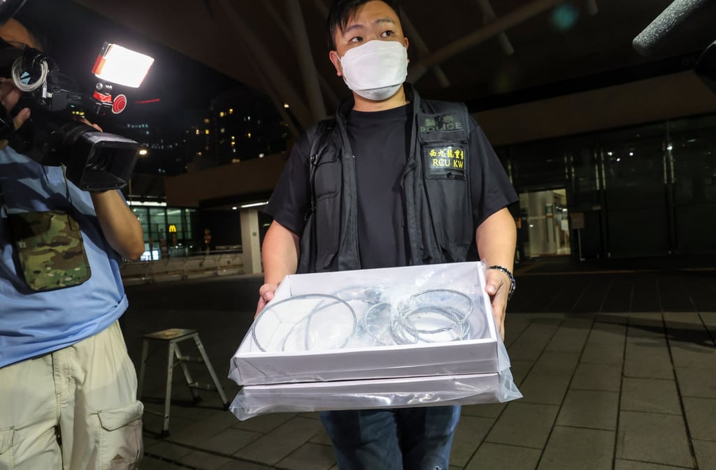 Police have already seized two cables believed to have held up the screen involved in the accident. Photo: Edmond So Police have already seized two cables believed to have held up the screen involved in the accident. Photo: Edmond So
