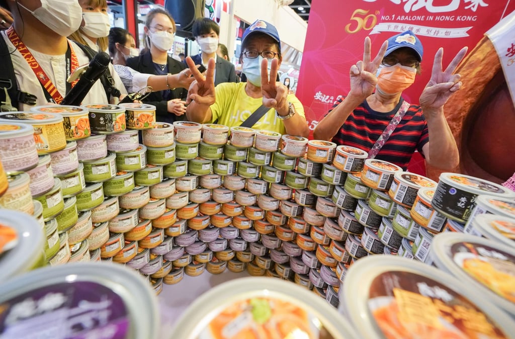 Two elderly women, surnamed Wong and Mok, won 300 cans of abalone. Photo: Felix Wong Two elderly women, surnamed Wong and Mok, won 300 cans of abalone. Photo: Felix Wong