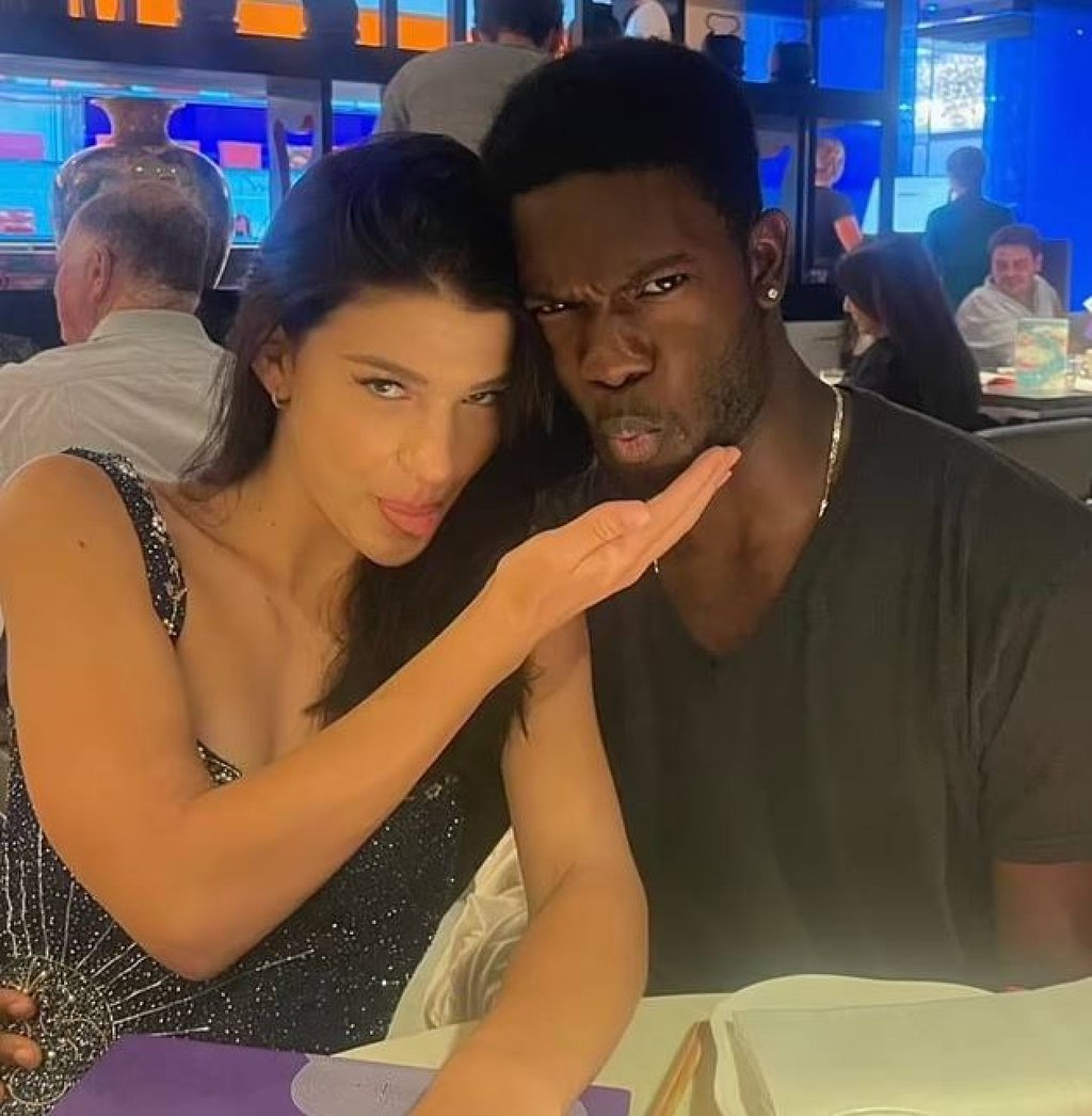 Phoebe Gates introduced her mystery boyfriend with this cheeky post – and the internet went crazy. Photo: @phoebegates/Instagram