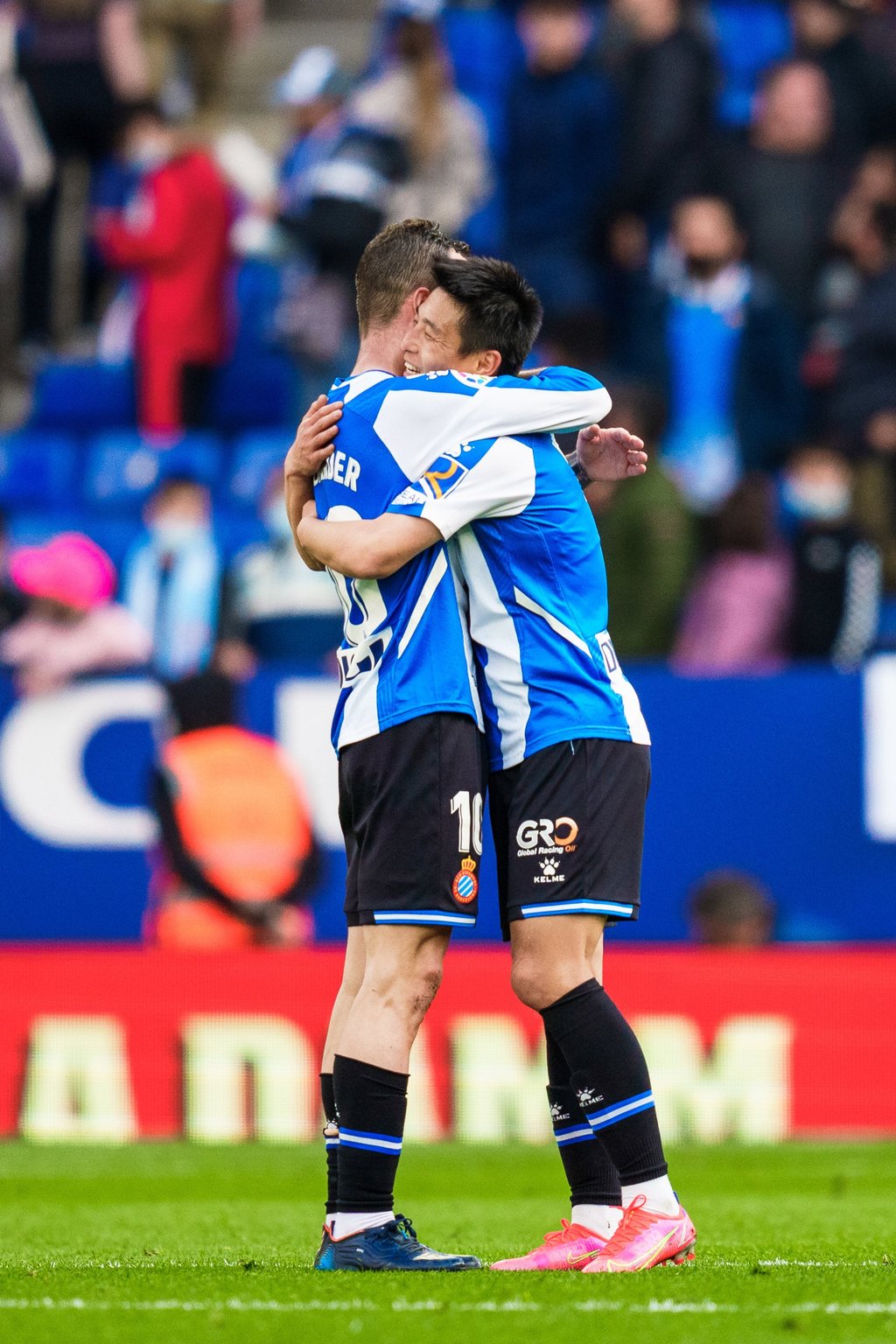 Wu Lei celebrates victory with Sergi Darder after an April 2022 La Liga match between Espanyol and Celta Vigo. Photo: Xinhua Wu Lei celebrates victory with Sergi Darder after an April 2022 La Liga match between Espanyol and Celta Vigo. Photo: Xinhua
