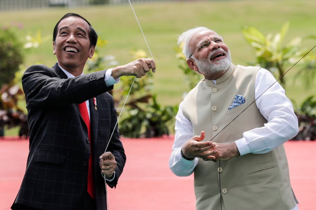 Indian Prime Minister Narendra Modi (R) and Indonesian President Joko Widodo (L) flying kites during the 2018 India-Indonesia Kite Exhibition. Photo: EPA-EFE Indian Prime Minister Narendra Modi (R) and Indonesian President Joko Widodo (L) flying kites during the 2018 India-Indonesia Kite Exhibition. Photo: EPA-EFE